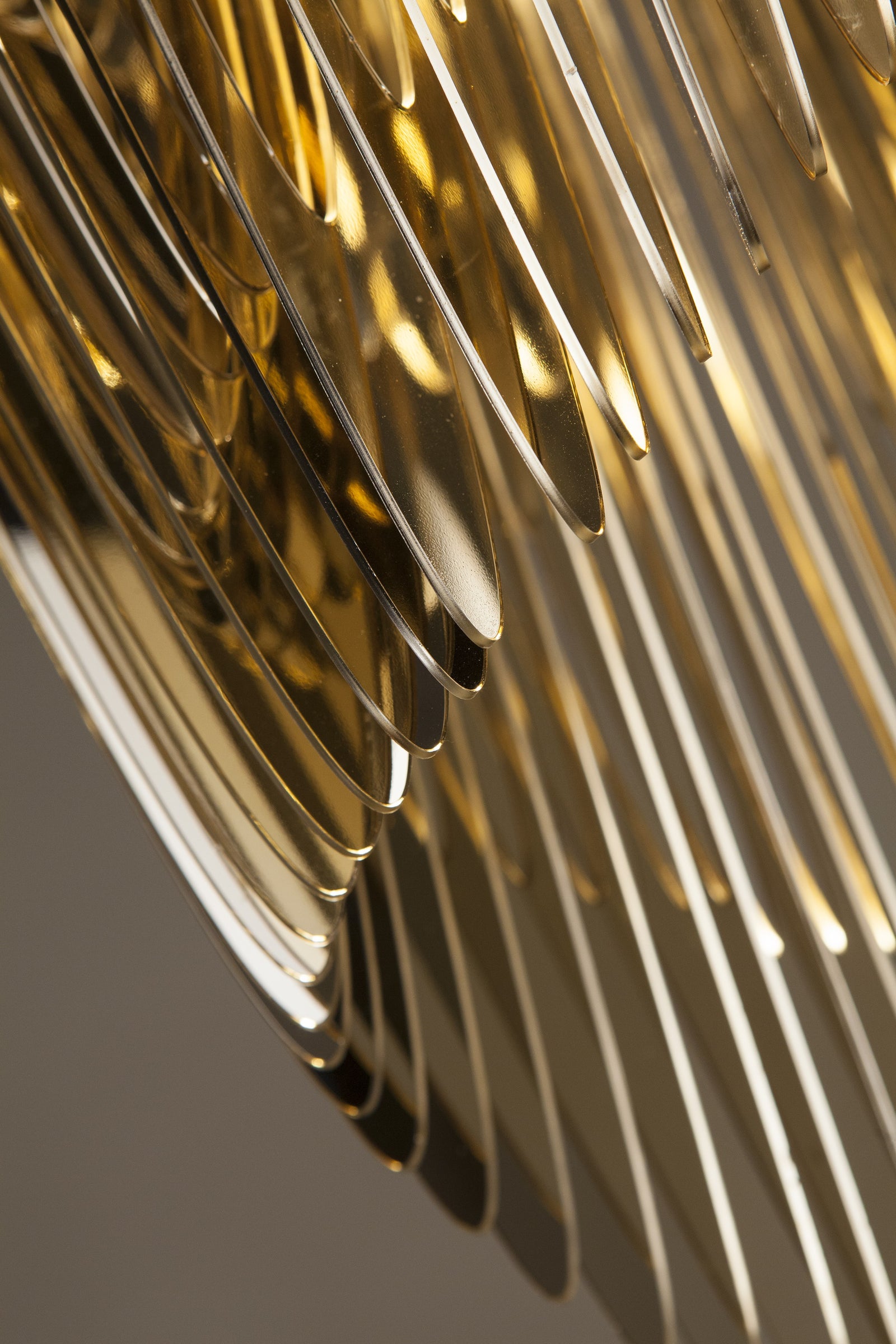 Aria Gold lamp, designed by Zaha Hadid – Collectioni