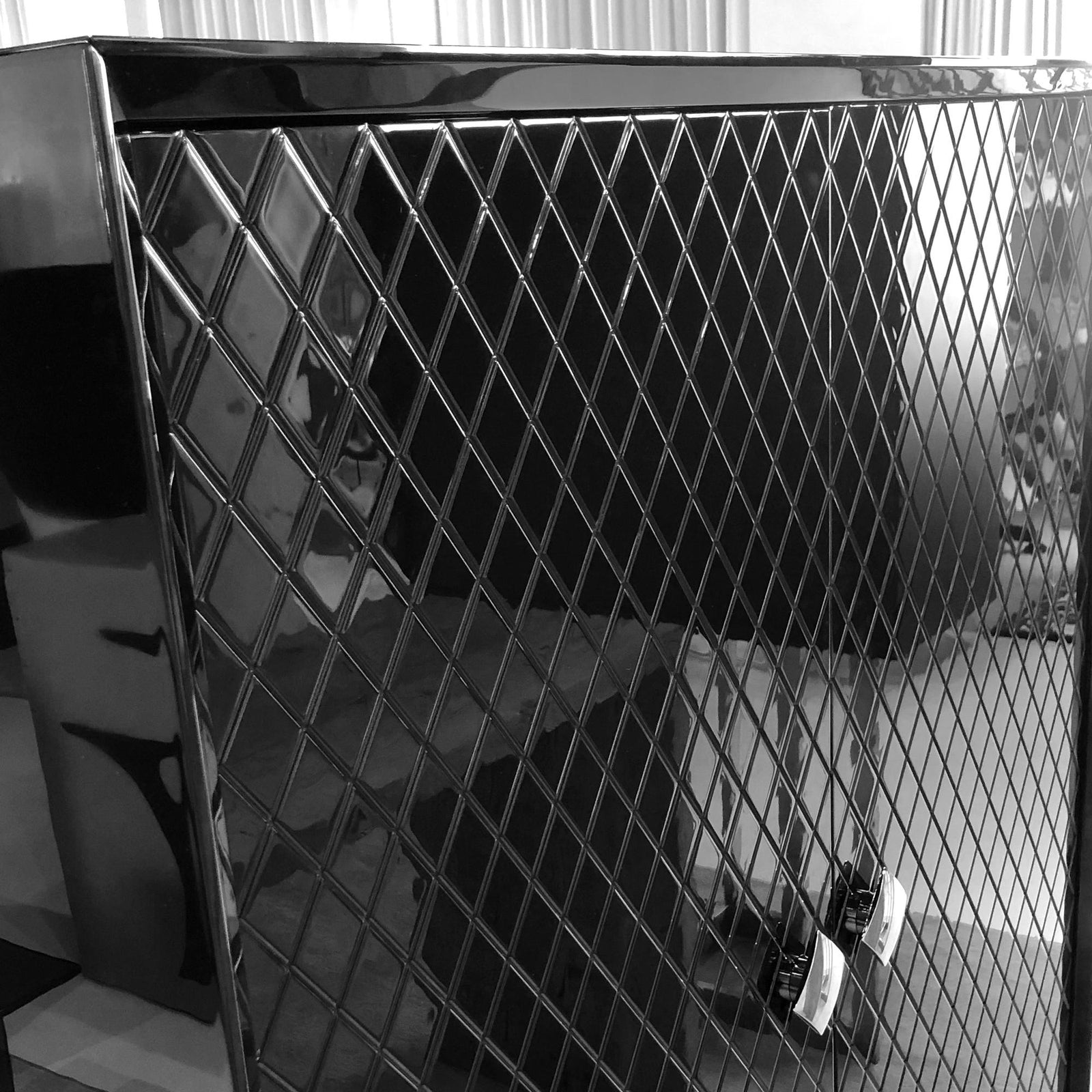 Black Quilted Lacquer Bar/Cabinet| Collectioni